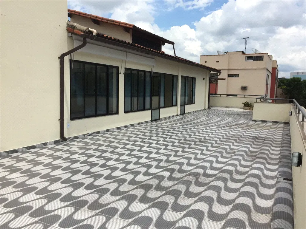 Salas 649,7 m² - Aterrado - Volta Redonda — foto 1